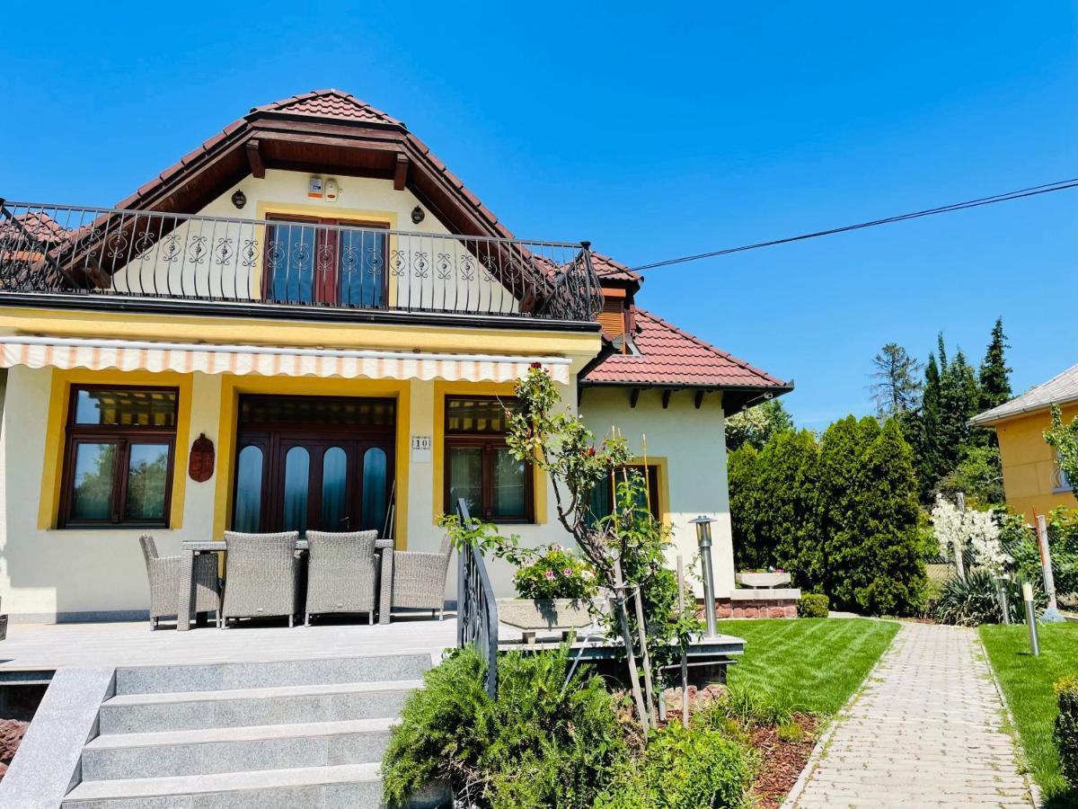Mikes Deluxe Home Балатонфюред Екстер'єр фото